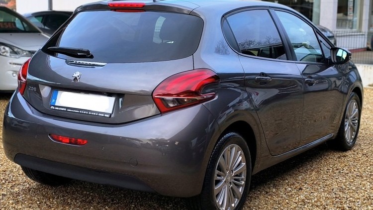 Peugeot 208 1.5 BlueHDi Signature